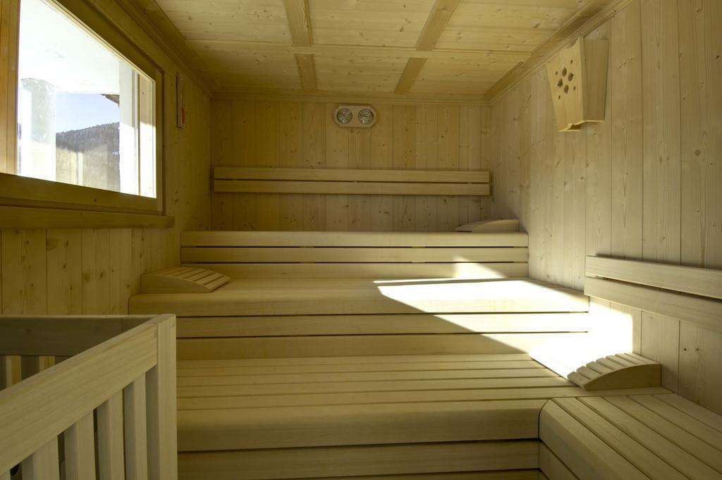 Family And Wellness Residence Ciasa Antersies San Cassiano (Badia) Exterior foto