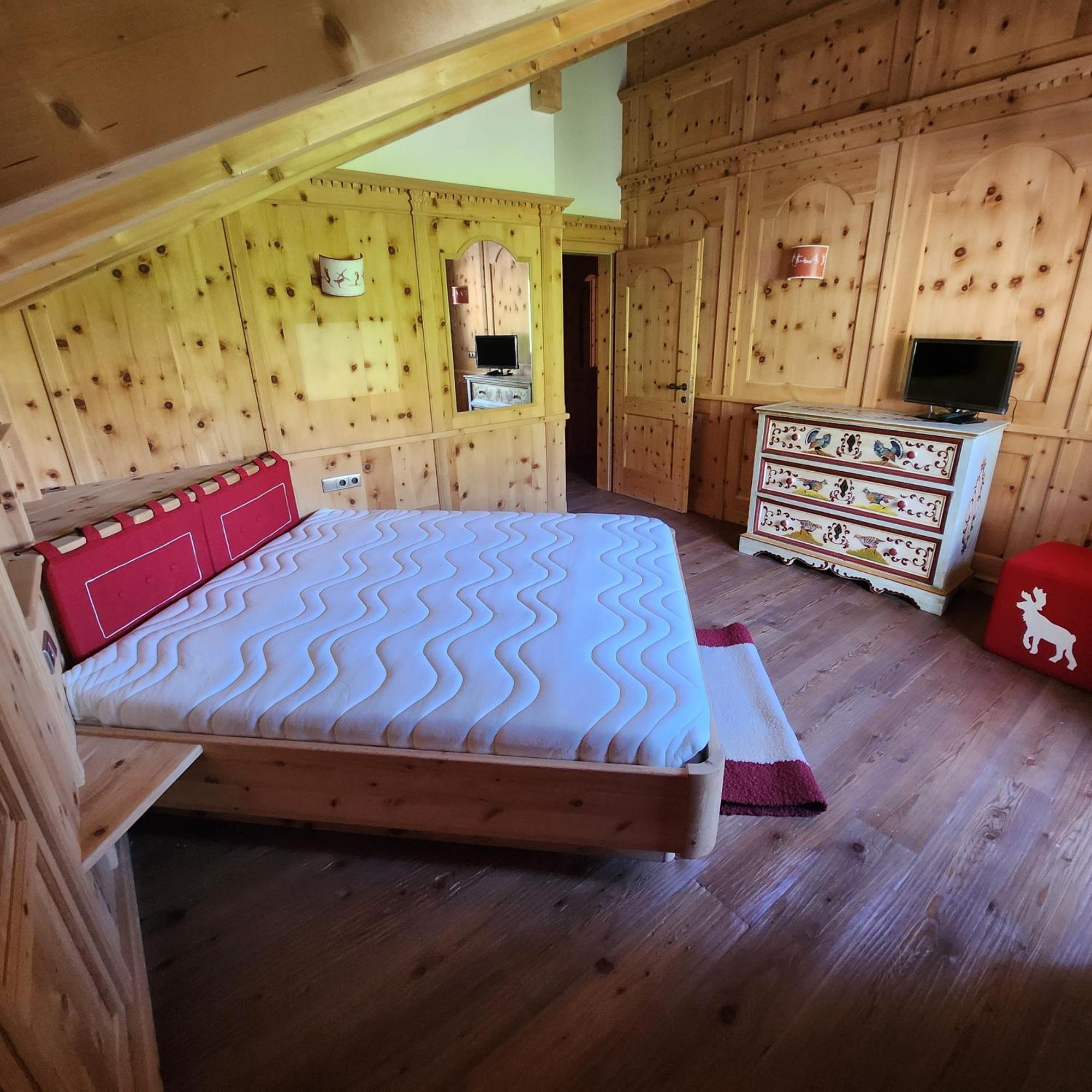 Family And Wellness Residence Ciasa Antersies San Cassiano (Badia) Exterior foto