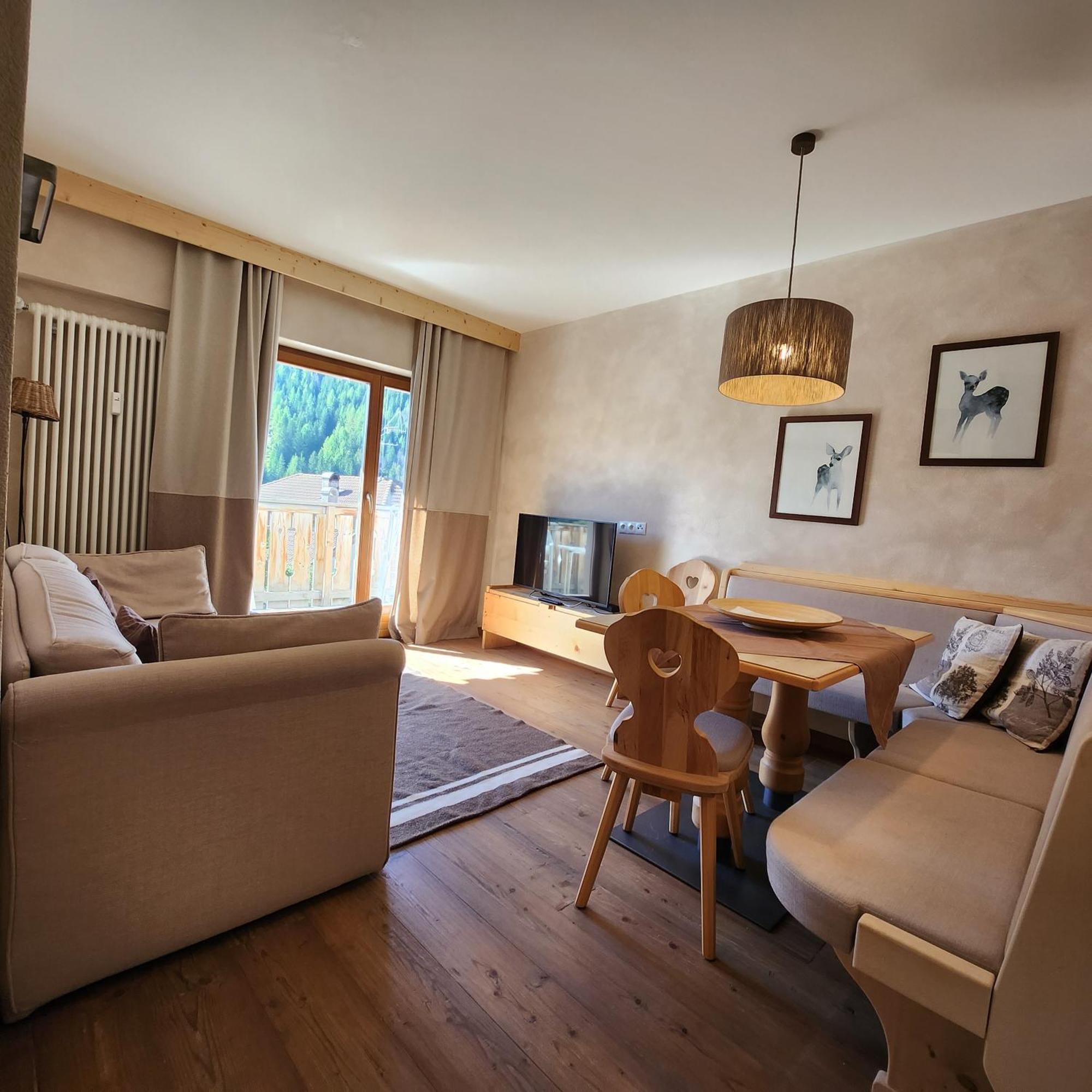 Family And Wellness Residence Ciasa Antersies San Cassiano (Badia) Quarto foto