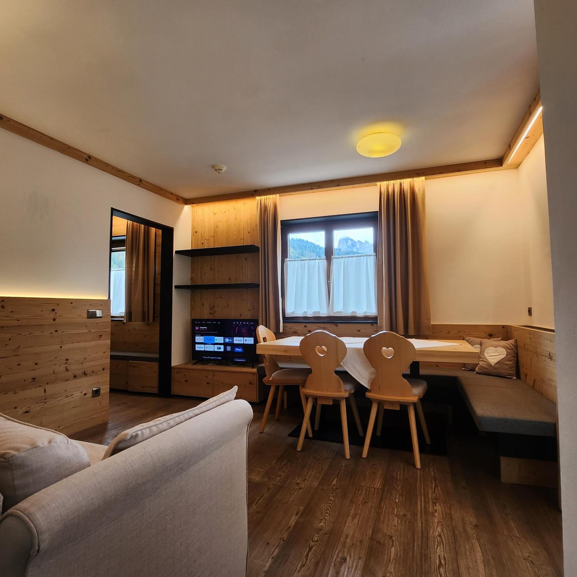 Family And Wellness Residence Ciasa Antersies San Cassiano (Badia) Exterior foto