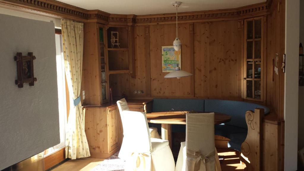Family And Wellness Residence Ciasa Antersies San Cassiano (Badia) Quarto foto