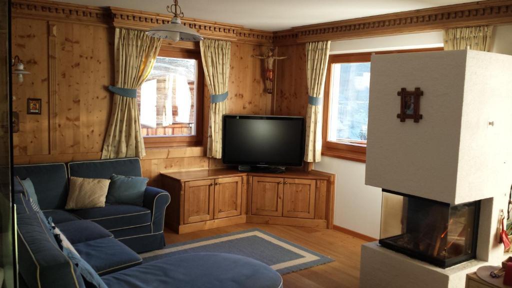 Family And Wellness Residence Ciasa Antersies San Cassiano (Badia) Quarto foto